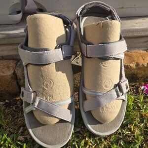 Eddie Bauer Women's Gray Lark Sandals